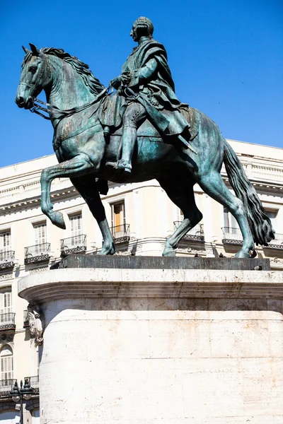 İspanya, Madrid 'deki Puerta del Sol' daki III. Charles Anıtı. — Stok fotoğraf