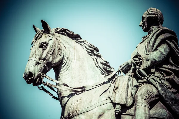 Il monumento di Carlo III sulla Puerta del Sol a Madrid, Spagna — Foto Stock