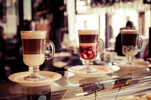 Café kaffe latte i ett glas — Stockfoto