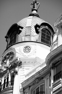 Madrid, İspanya 'daki Gran Via' da eski bir süs binası.