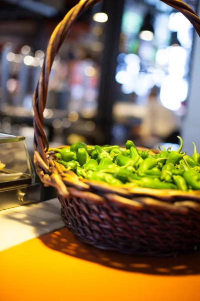 Restaurant Innenausstattung Dekoration über verschwommenem Hintergrund. — Stockfoto