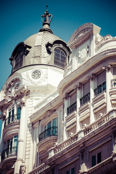 Antico edificio ornamentale a Gran Via a Madrid, Spagna — Foto Stock