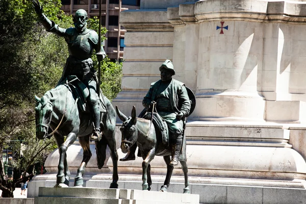 Madrid, İspanya, plaza de espana, anıtlar. ünlü kurgusal knight, don Kişot ve sancho pansa Cervantes'in hikayesi.
