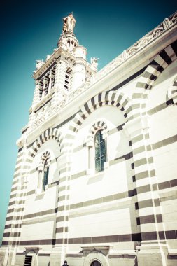 Notre-dame de la garde (kelimenin tam anlamıyla bizim hanım Muhafız) olan bir Bazilika, Marsilya, Fransa. Bu süslü neo-Bizans Kilisesi Marsilya doğal en yüksek noktasında yer alan.