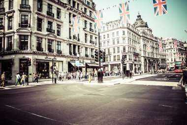 Regent Caddesi Avrupa, Londra 'nın en büyük alışveriş caddelerinden biridir.