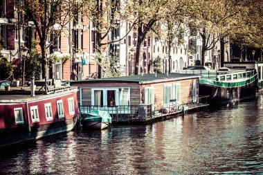 Amsterdam kanal ve Bisiklet