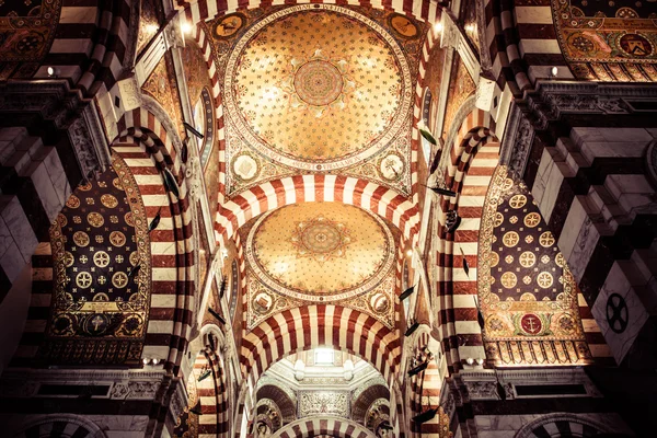 Notre-dame de la garde basiliek in marseille, Frankrijk — Stockfoto