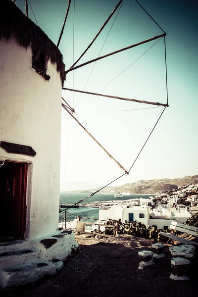 Detail einer Windmühle auf der griechischen Insel Mykonos. — Stockfoto