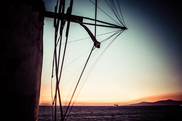 Detalhe do moinho de vento na ilha de Mykonos, Grécia . — Fotografia de Stock