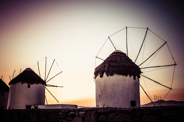 Dettaglio del mulino a vento sull'isola di Mykonos, Grecia . — Foto Stock