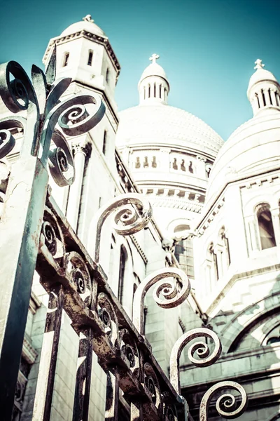 Sacre Coeur Basilica, close up at a summer day. Paris — Stock Photo, Image