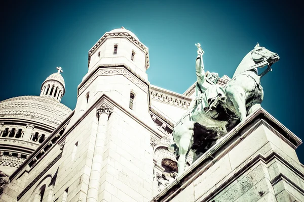 사크레 쿠어 바실리카 (Sacre Coeur Basilica), 어느 여름날에 닫습니다. 파리 — 스톡 사진