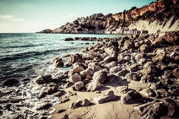 Belle petite baie à Ibiza Espagne — Photo
