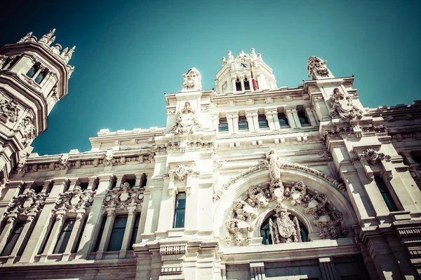 在西班牙马德里市 cibeles 通信的宫殿. — 图库照片