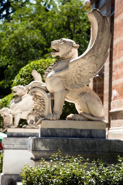 Lions for entry of Palacio de Velasquez in Buen Retiro