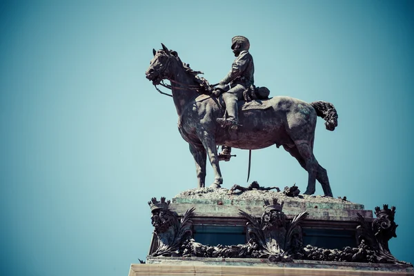 Μνημείο στη μνήμη του βασιλιά Αλφόνσο, πάρκο retiro, Μαδρίτη, Ισπανία — Φωτογραφία Αρχείου