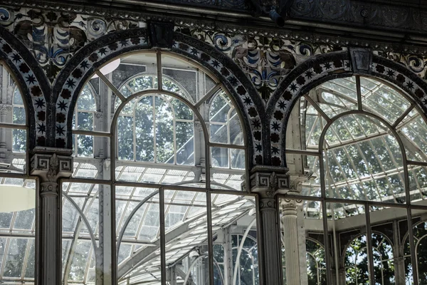 Crystal palace (palacio de cristal) a retiro park, madrid, Spanyolország. — Stock Fotó