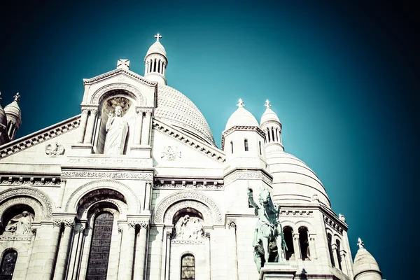 Basilika Sacré Coeur, aus nächster Nähe an einem Sommertag. Paris — Stockfoto
