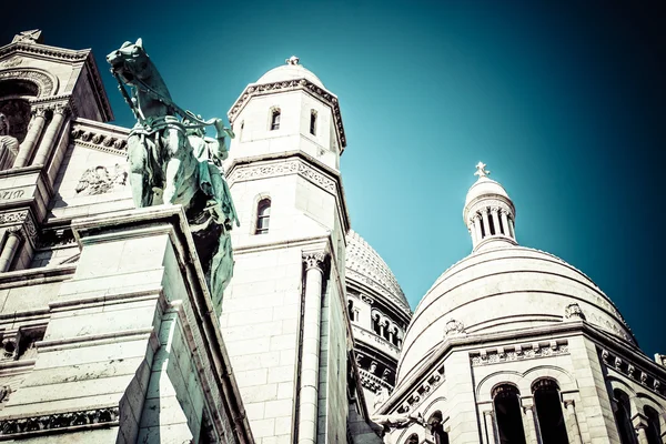 사크레 쿠어 바실리카 (Sacre Coeur Basilica), 어느 여름날에 닫습니다. 파리 — 스톡 사진