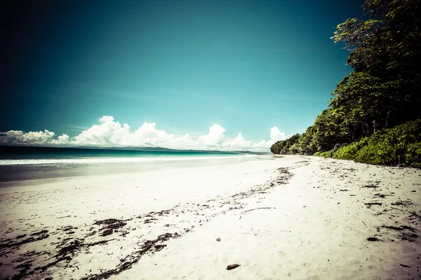 Landscape photo of tranquil island beach — Stock Photo, Image