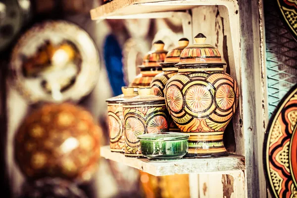 Traditional moroccan earthenware at local street — Stock Photo, Image