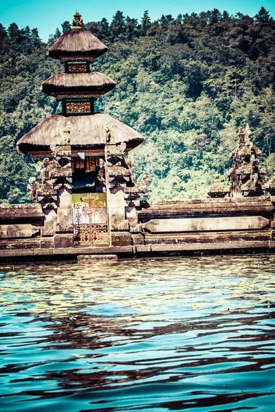 Pura Ulun Danu tapınağı Beratan gölünde. Bali — Stok fotoğraf