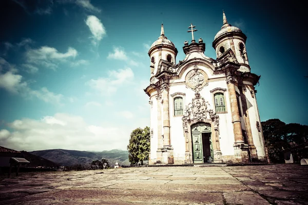 Vista da Igreja de São Francisco de Assis do patrimônio mundial da unesco cidade de ouro preto em minas gerais brasil — Fotografia de Stock