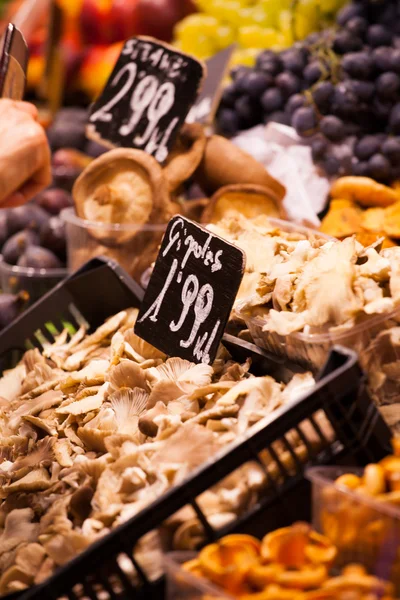 Mushrooms at a stand in the Boqueria Market, in Barcelona, Spain. — Stock Photo, Image