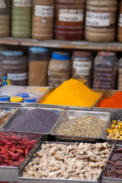 Indian colored spices at local market in Goa, India — Stock Photo, Image