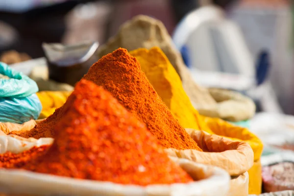 Mercado de especias tradicionales en la India . — Foto de Stock