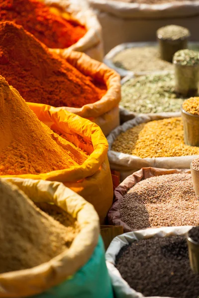 Mercado de especias tradicionales en la India . —  Fotos de Stock