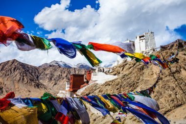 Namgyal tsemo gompa, leh, dramatik gökyüzü günbatımı Budist manastırda. Ladakh, Hindistan.