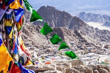 Namgyal tsemo gompa, leh, dramatik gökyüzü günbatımı Budist manastırda. Ladakh, Hindistan.