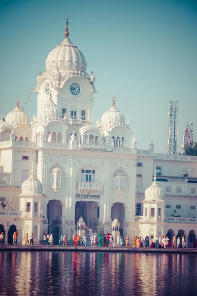 Templo de Oro de Sikh gurdwara (Harmandir Sahib). Amritsar, Punjab, India — Foto de Stock