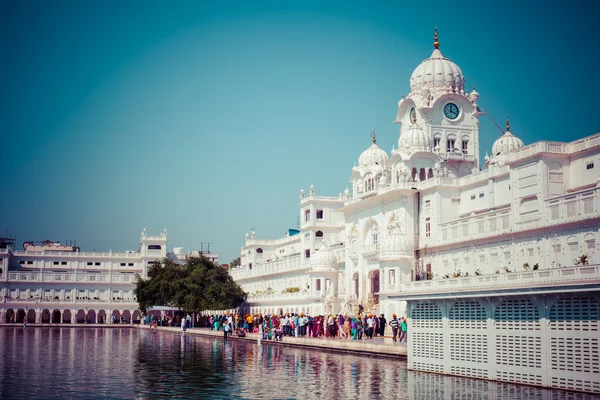 シーク gurdwara 黄金寺院 (ハリマンディル ・ サーヒブ)。アムリトサル、パンジャブ、インド — ストック写真