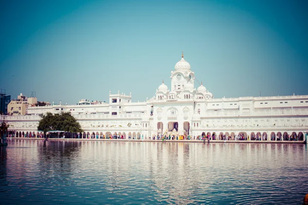 シーク gurdwara 黄金寺院 (ハリマンディル ・ サーヒブ)。アムリトサル、パンジャブ、インド — ストック写真