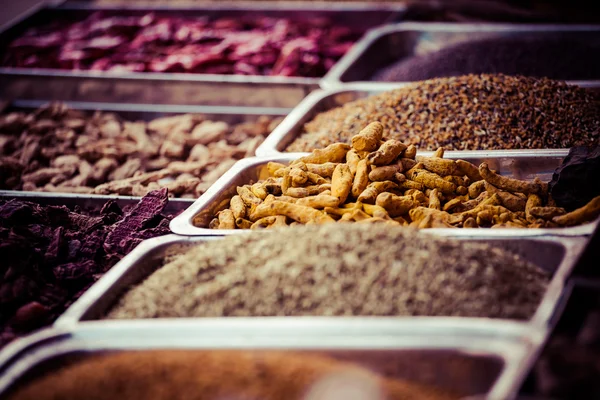 Indian colored spices at local market in, India — Stock Photo, Image