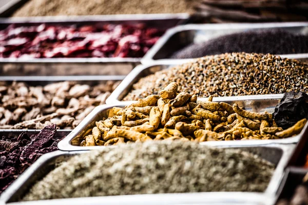 Indian colored spices at local market in, India — Stock Photo, Image