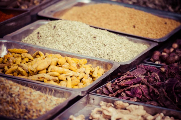 Indiano colorate spezie al mercato locale in, india — Zdjęcie stockowe