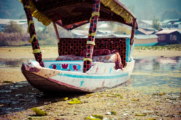 Dal Gölü, Keşmir Hindistan'shikara tekne — Stok fotoğraf