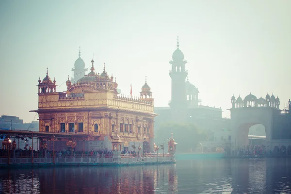 Sikh gurdwara Tempio d'oro (Harmandir Sahib). Amritsar, Punjab, India — Foto Stock