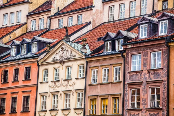 ワルシャワ、ポーランドの伝統的な建築様式 — ストック写真