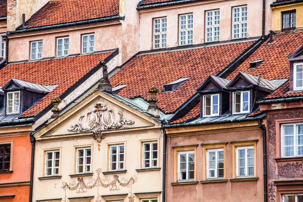 ワルシャワ、ポーランドの伝統的な建築様式 — ストック写真