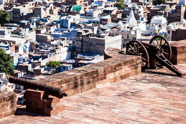 Aerial view of Jodhpur - the Blue city - with Umaid Bhawan Palace on sunset. View from Mehrangarh Fort. Jodphur, Rajasthan, India — Stock Photo, Image