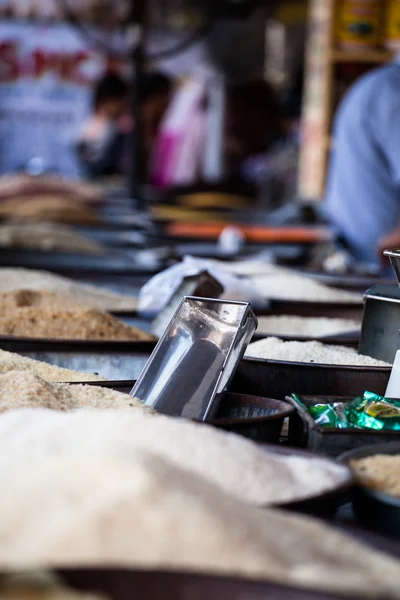 Indiska marketstall säljer ingredienser — Stockfoto