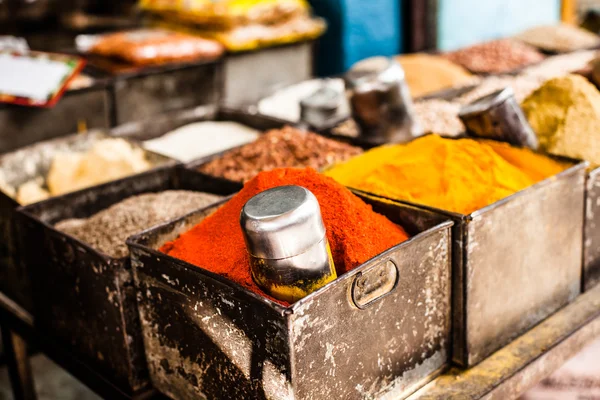 Marché des épices traditionnelles en Inde . — Photo