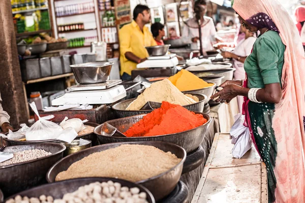 インドの伝統的なスパイス市場. — ストック写真