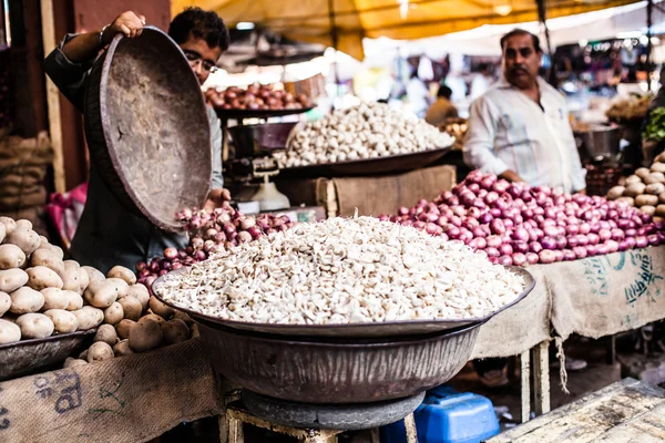 Indisk Marketstall sælger ingredienser - Stock-foto