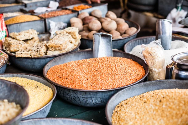 Indian Marketstall venda de ingredientes — Fotografia de Stock
