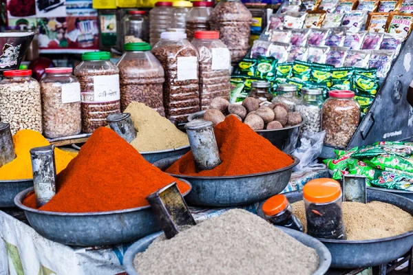 Tradycyjne przyprawy rynku w Indiach. — Zdjęcie stockowe